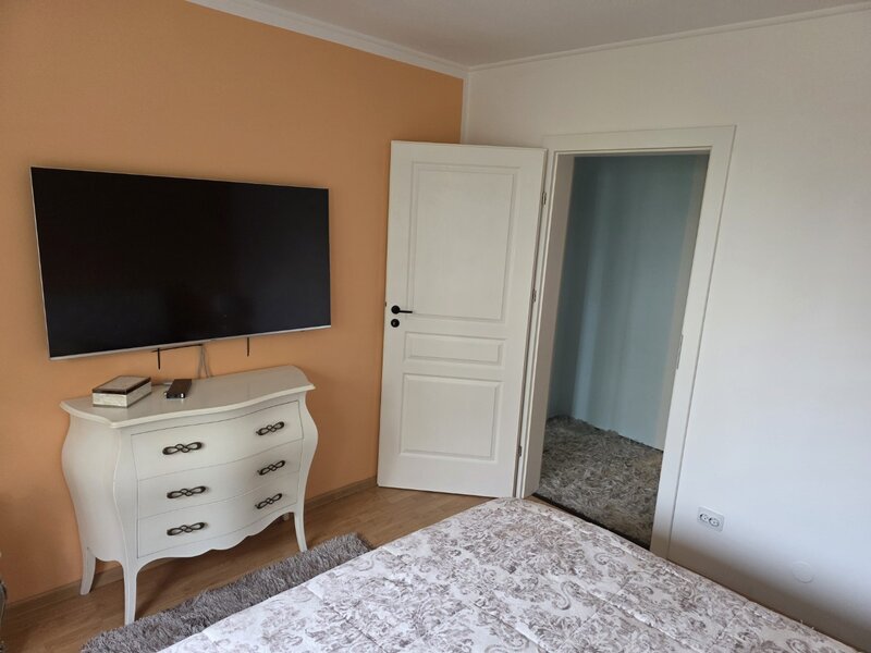 Baba Novac, chiar pe Traian Popovici, 5 minute metrou Dristor, bloc 1982,